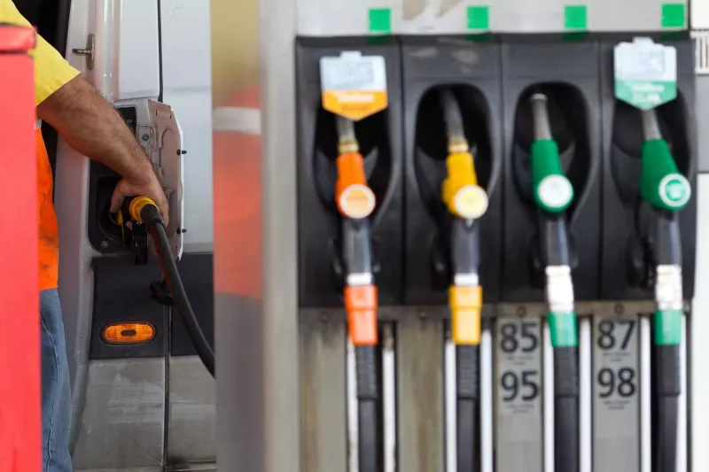 Baisse des prix du carburant en France après l'Aïd