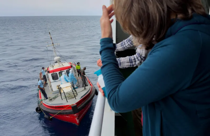 Un navire de croisière touché par le hantavirus se dirige vers les Canaries pour évacuation