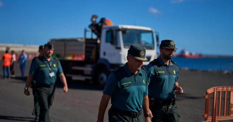 Navire touché par l'hantavirus accoste aux Canaries