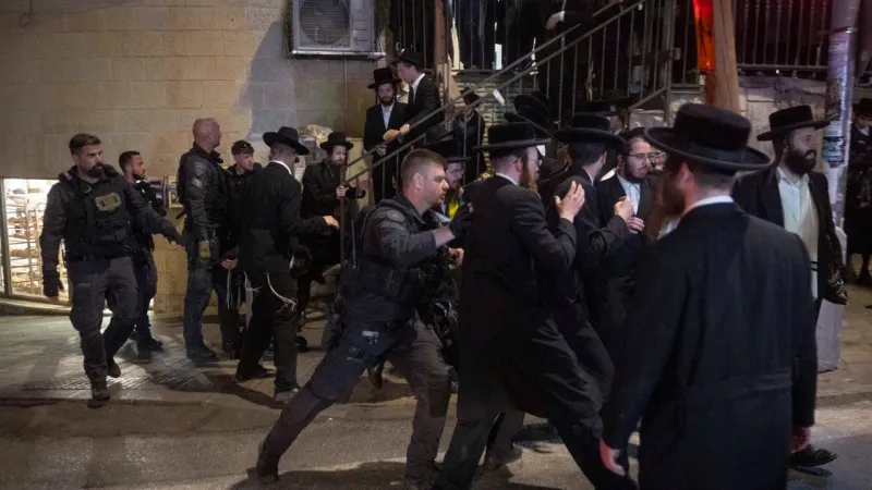 Des Haredim bloquent une route à Jérusalem à cause d'une rumeur d'arrestation