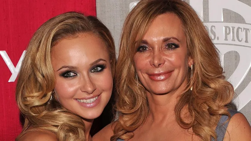 La mère d'Hayden Panettiere critique ses déclarations sur sa bisexualité