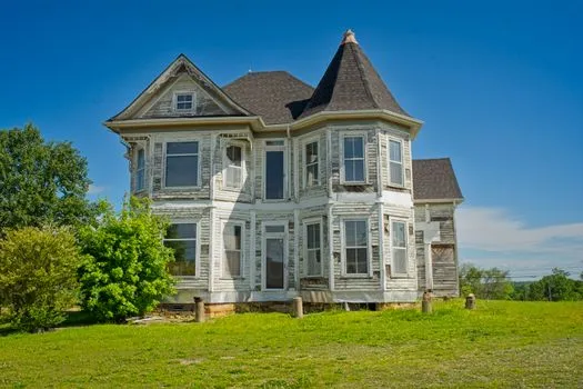 Maison historique de Froncysyllte sur deux acres mise en vente