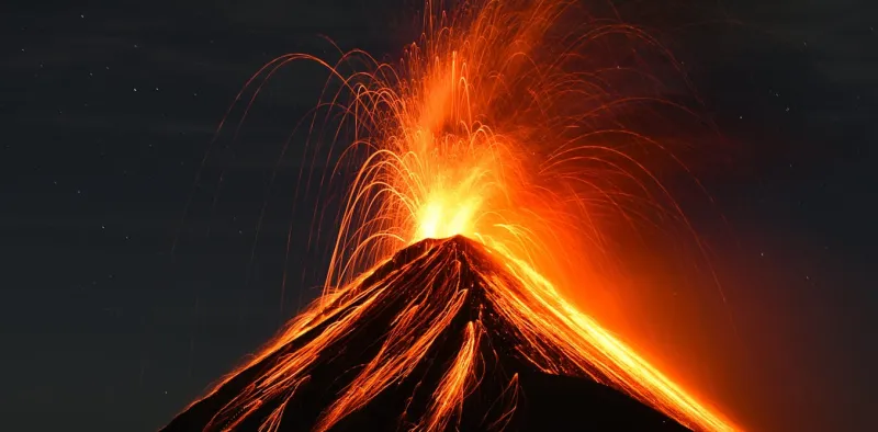À quelle hauteur un volcan peut-il projeter de la lave ?