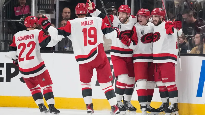 Les Hurricanes blanchissent les Golden Knights 3-0 et remportent la Coupe Stanley 2026