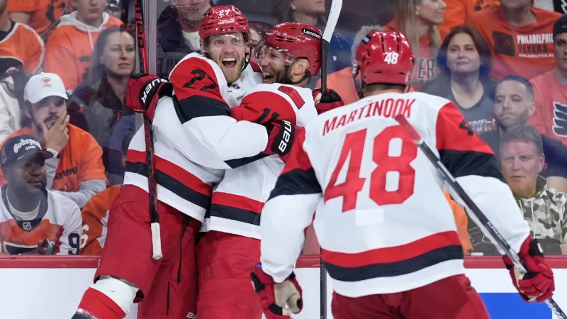 Les Hurricanes gagnent le match 3, les Flyers au bord de l'élimination