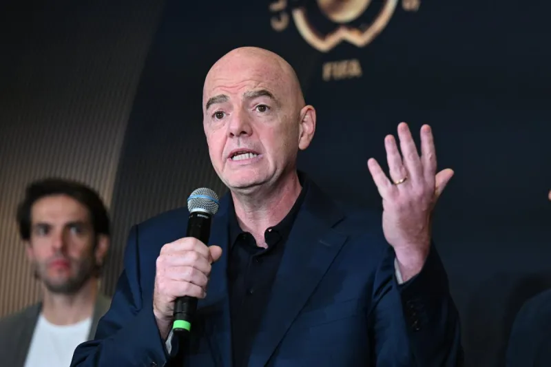 Carton rouge de l'IFAB pour se couvrir la bouche lors d'affrontements