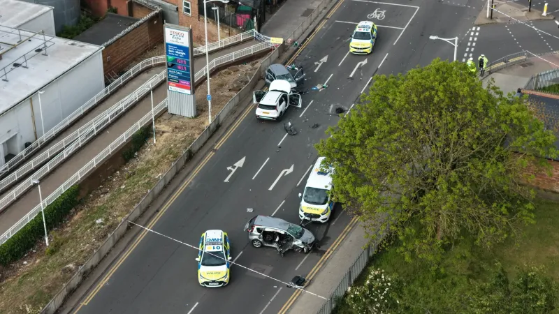 Accident à Ilford après une poursuite policière : 10 blessés
