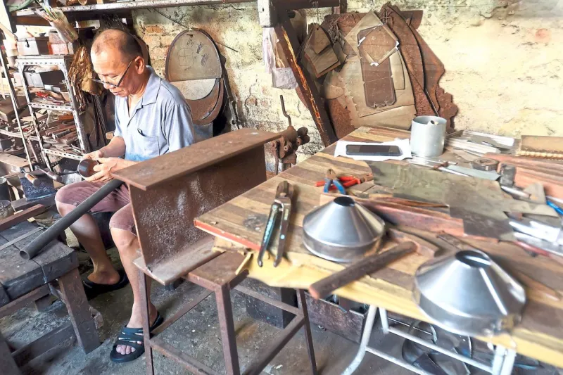 Un artisan d'Ipoh perpétue une tradition de 80 ans
