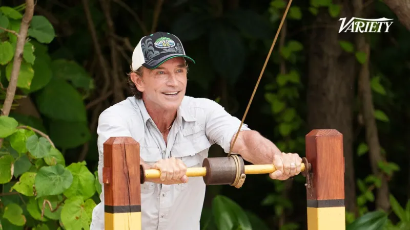 Jeff Probst participe à l'épreuve d'immunité de Survivor 50