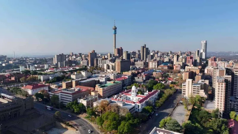 Les salaires des PDG de Joburg sous surveillance en raison des échecs de service