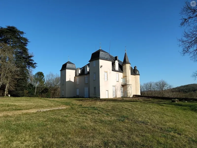 Une journaliste achète un château en Dordogne pour le prix d'un studio