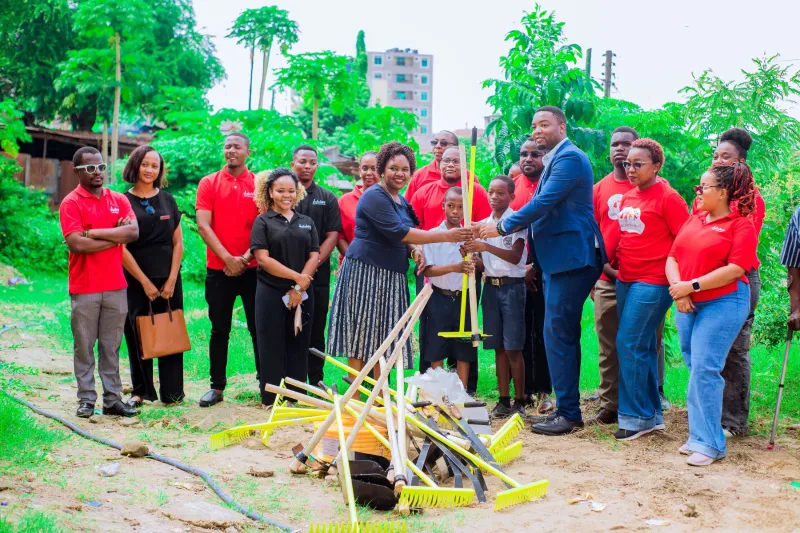 Jubilee Insurance lance une initiative de plantation d'arbres dans les écoles tanzaniennes