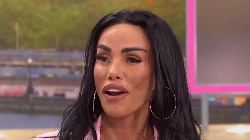 Katie Price nie que son mari soit détenu à l'aéroport de Dubaï