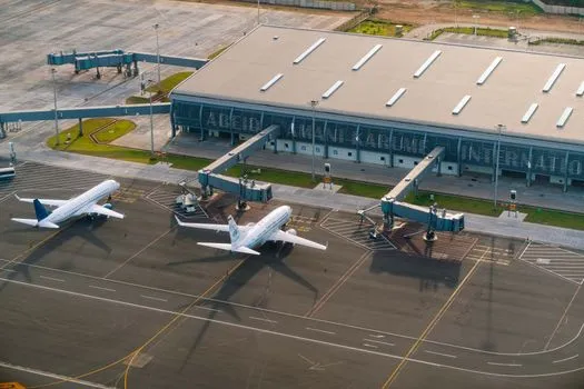 Keyamo inflige une amende de 25 000 N à Peter Obi pour stationnement à l'aéroport