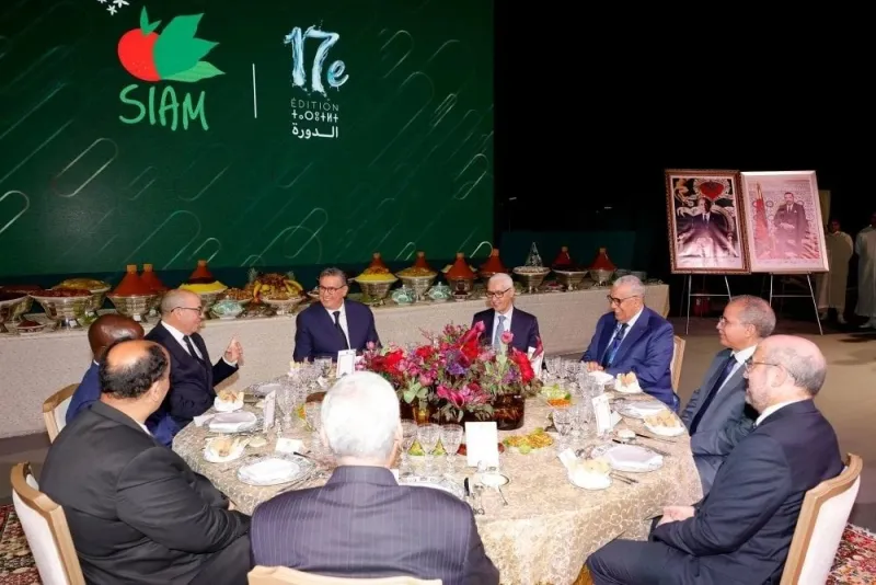 S.M. le Roi offre un dîner aux participants du 18e SIAM
