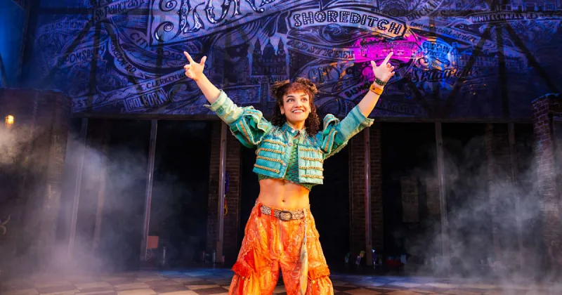 Laurie Hernandez fait ses débuts à Broadway dans '& Juliet'