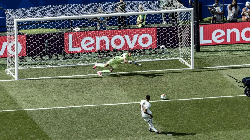 Leboeuf donne des conseils à Mbappé après son penalty raté