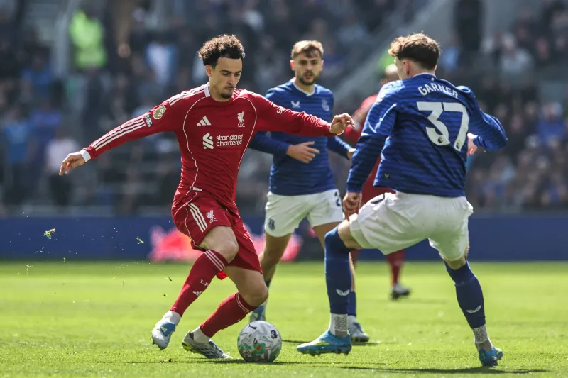 Liverpool exhorté à conserver son défenseur clé Virgil van Dijk