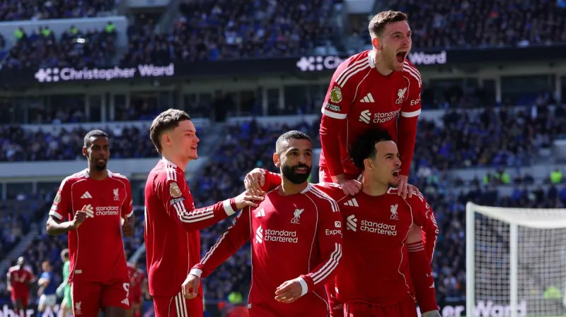La victoire de Liverpool au derby souligne les défis d'effectif pour Slot