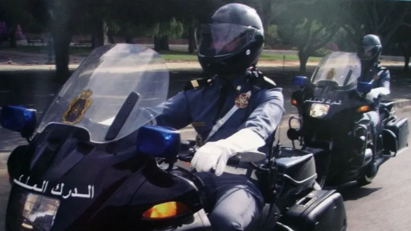 Bouznika : un individu percute un motard de la Gendarmerie royale et prend la fuite à pied