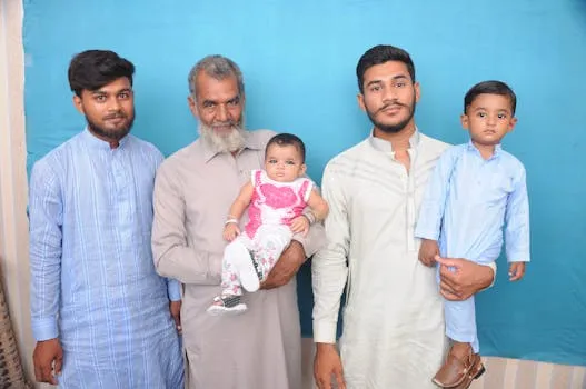 Un homme tue son grand-père et blesse son père à la faucille au Maroc