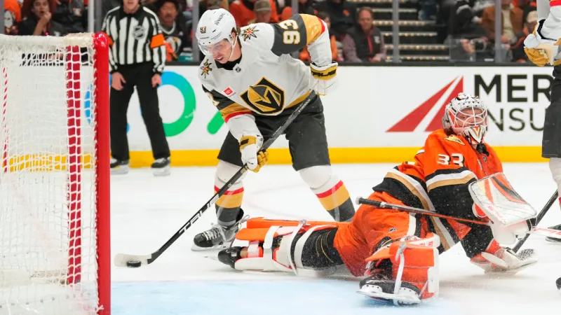 Premier tour du chapeau en séries de Marner mène les Golden Knights à la victoire