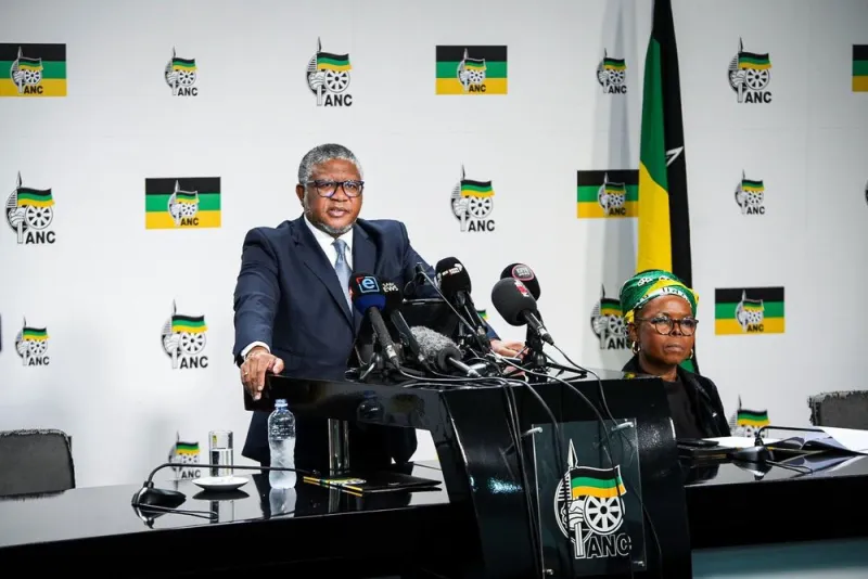 Mbalula prévient les factions de l'ANC : 'Je ne me laisserai pas faire'