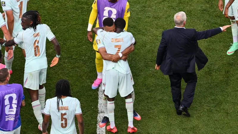 Mbappé et Dembélé marquent en six minutes pour délivrer les Bleus