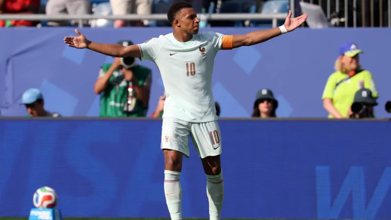 Mbappé enroulé, Dembélé lucide : France bat Maroc 2-0 en demi-finale