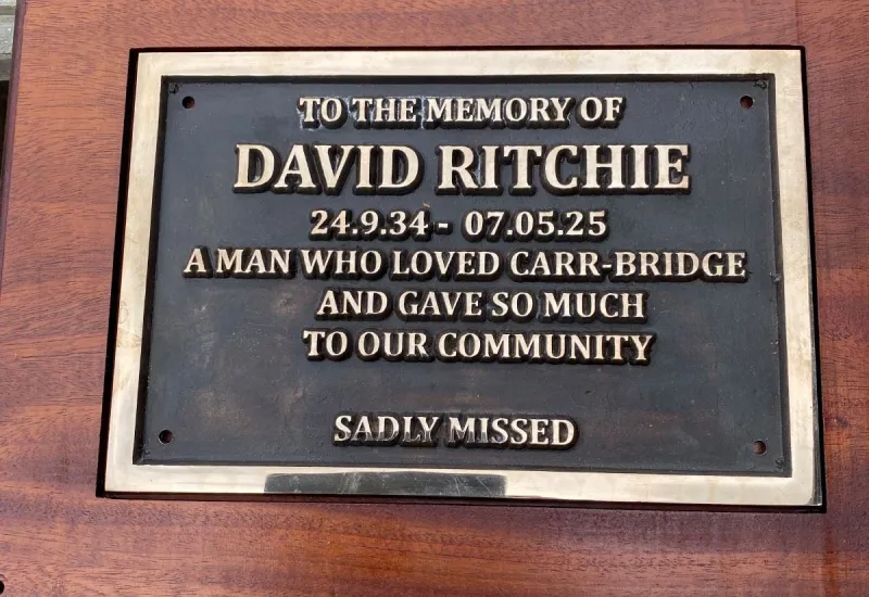 Plaque commémorative dévoilée pour le héros de Carrbridge David Ritchie