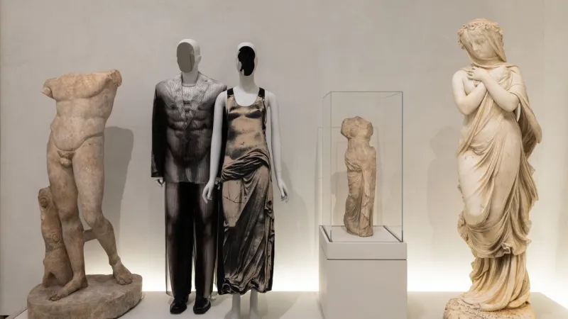 L'exposition 'Costume Art' du Met explore la mode et le corps