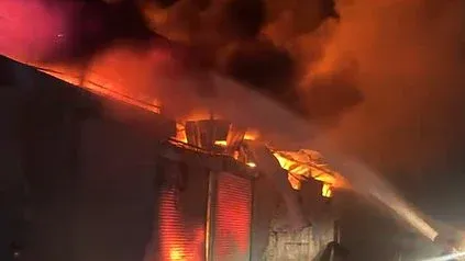 Incendie nocturne détruit six magasins à Indore
