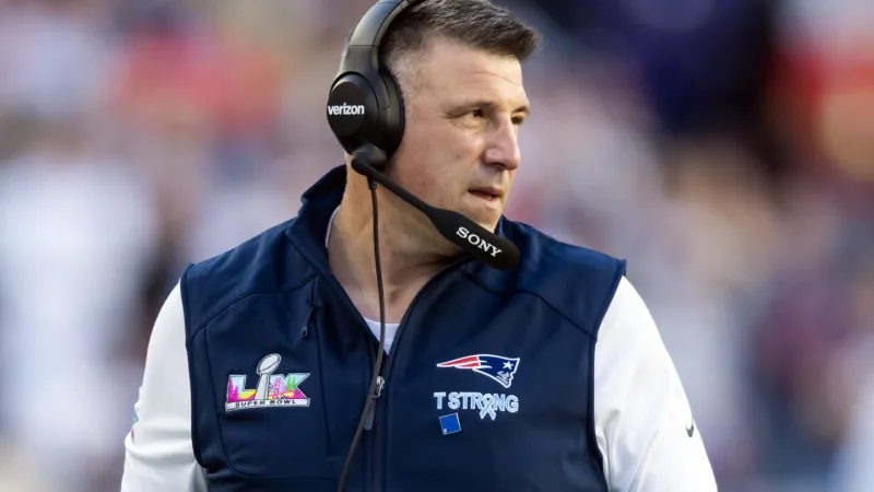 Mike Vrabel quitte le repêchage des Patriots en raison d'un scandale photo