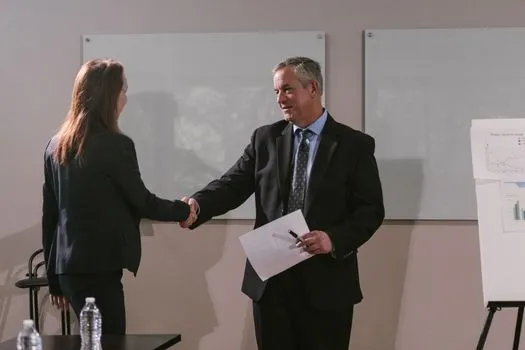 Missy Hughes seule à soutenir l'accord de surplus échoué