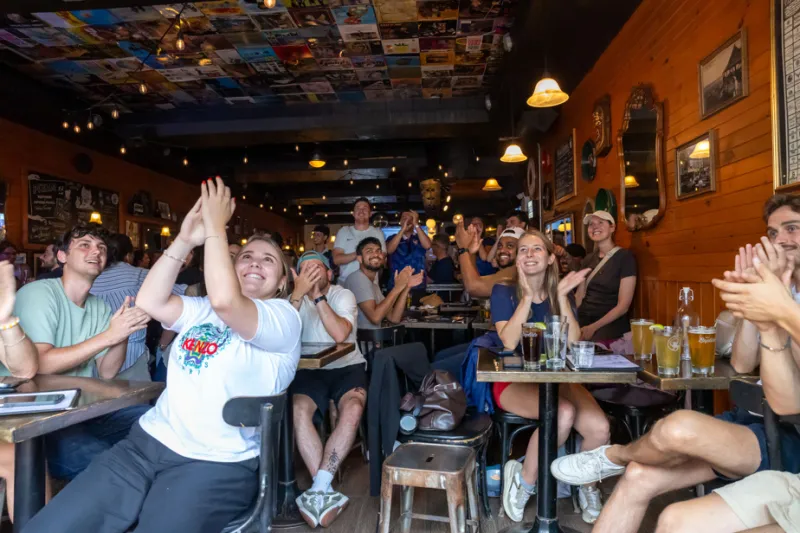 L'avenue du Mont-Royal en liesse après la victoire française