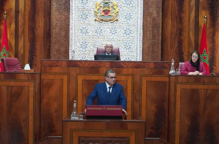 Le PM marocain défend un bilan gouvernemental dépassant dix engagements