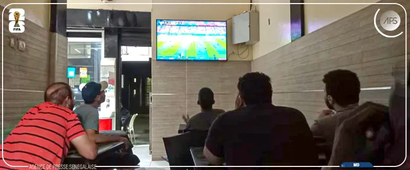 Support marocain pour les Lions de l'Atlas dans une dibiterie à Dakar