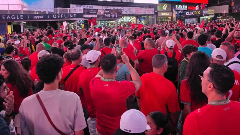 Les supporters marocains envahissent Times Square avant le match