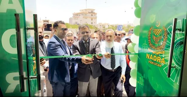 Inauguration d'un centre NADRA à DHA City Karachi