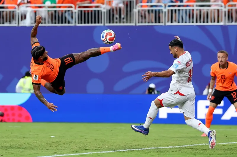 Pays-Bas battent Tunisie 2-0, premiers du groupe F