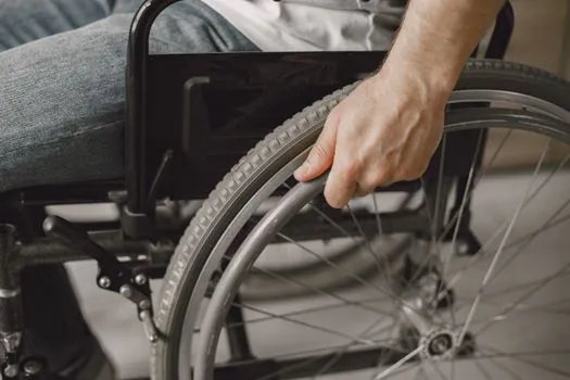 Neuroprosthesis for paralysis enables simultaneous speech and body language