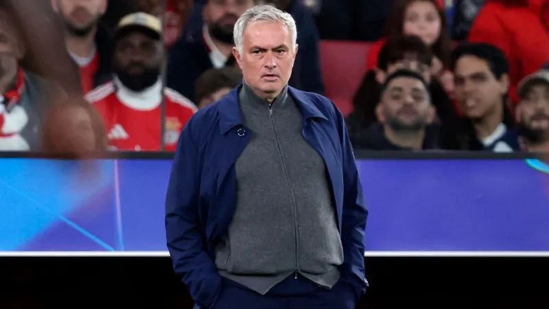 Rumeurs à Newcastle : Mourinho pressenti, l'avenir d'Howe incertain
