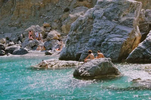 Camp nudiste perturbé par des échangistes non autorisés