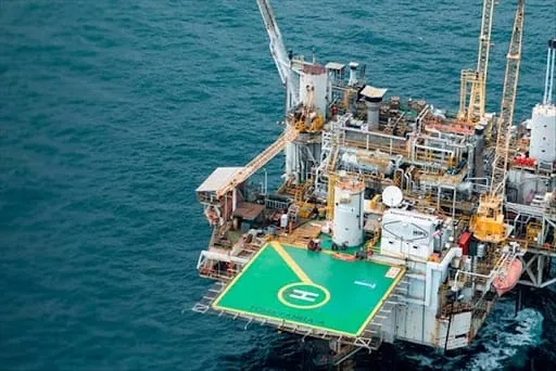 Le pétrole grimpe de 2% sur fond de tensions