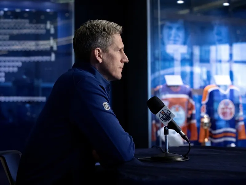 Les Oilers congédient l'entraîneur Kris Knoblauch