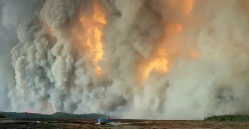 Incendies en Ontario : plus de 100 feux, la moitié hors de contrôle