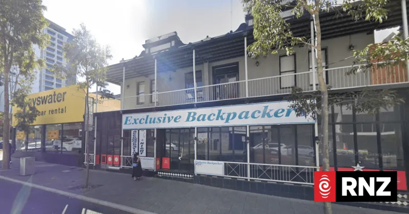 Le meurtrier de l'incendie d'auberge de Perth, Lambie, accusé de violation d'alcool