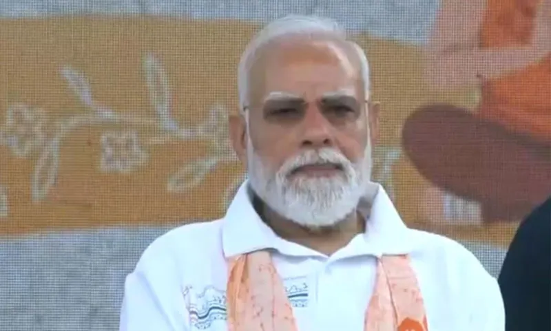 Le PM Modi mène les célébrations de la Journée du yoga à Kolkata