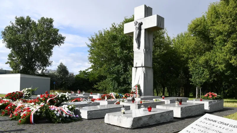 La Pologne inculpe un adolescent ukrainien pour vandalisme de monuments de la Seconde Guerre mondiale