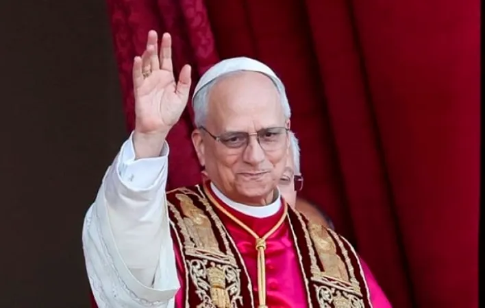 Le pape François conclut sa visite en Afrique par un appel à la paix